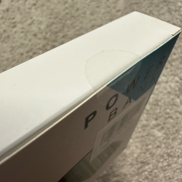 MagSafe Power Bank Charger - Picture 2 of 6